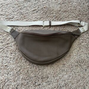 Andar Tatum bum Bag in latte Togo leather